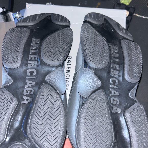 BALENCIAGA TRIPLE S - Picture 3 of 7